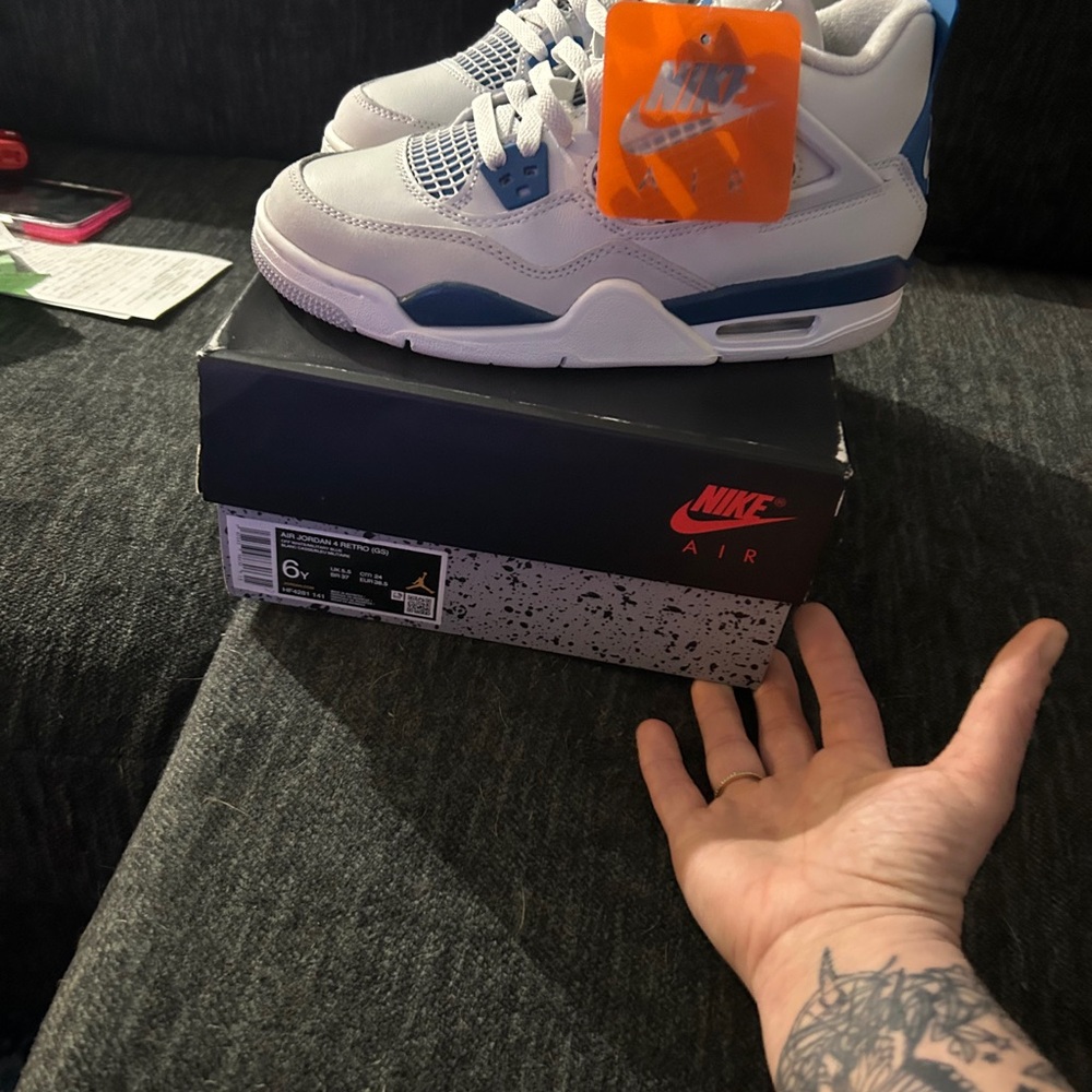 Air Jordan 4 retro 2024 military blue size 6 nwt